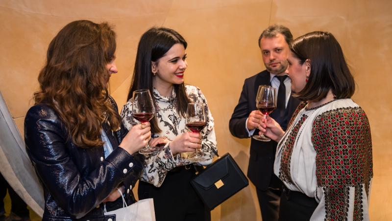 (P) Jidvei, vinul din țara natală a maestrului Brâncuși, alături de 2800 de vizitatori la vernisajul din Paris / Premieră absolută