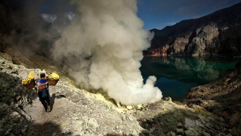 O femeie și-a pierdut viața după ce a căzut într-un vulcan. Cum a ajuns în situația respectivă