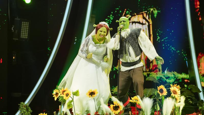 Te cunosc de undeva! 27 aprilie 2024. Emi și Cuza se transformă în Fiona și Shrek, într-o transformare totală cu costume de vis