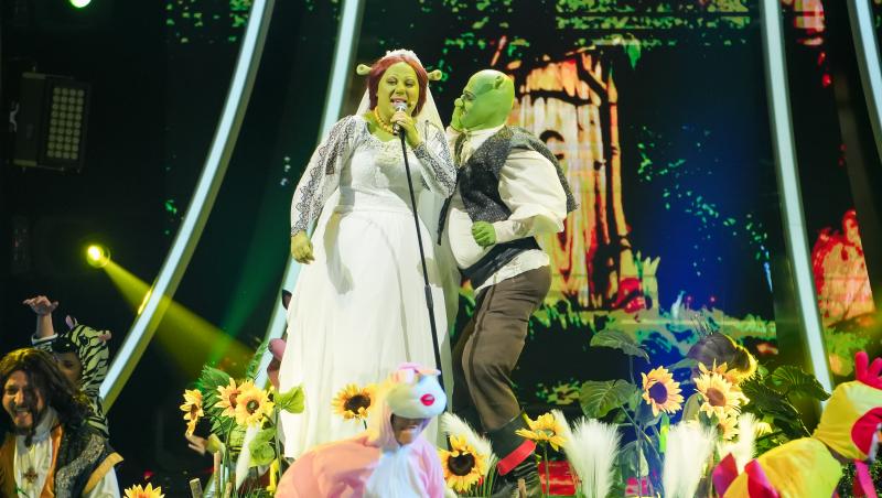 Te cunosc de undeva! 27 aprilie 2024. Emi și Cuza se transformă în Fiona și Shrek, într-o transformare totală cu costume de vis