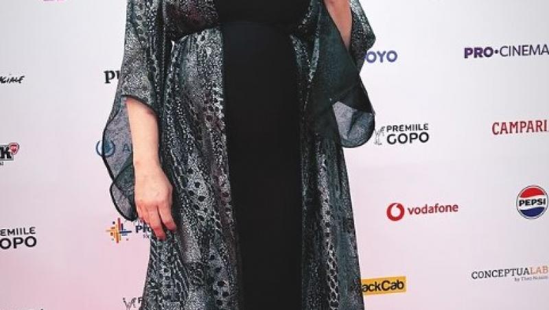Laura Cosoi, apariție inedită la Premiile Gopo ediția 18. Rochia mulată care îi scoate în evidență burtica de gravidă