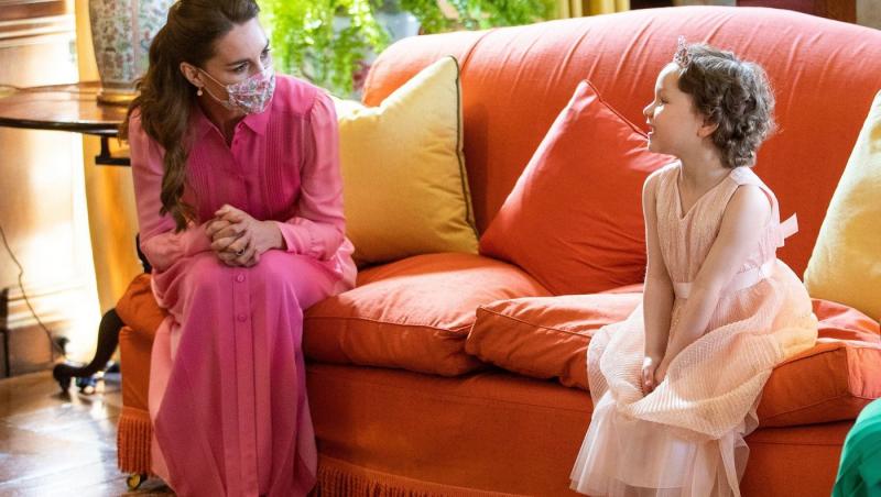 Kate Middleton a primit un mesaj impresionant de la o micuță admiratoare bolnavă de leucemie. Cum a reacționat