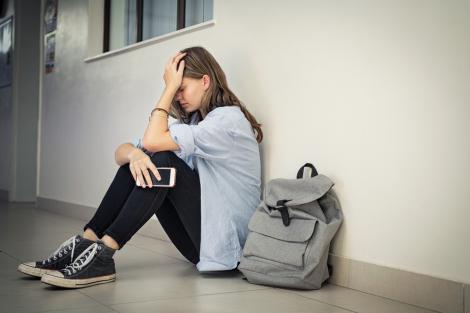 (P) Anxietatea adolescentului: cauze și factori declanșatori