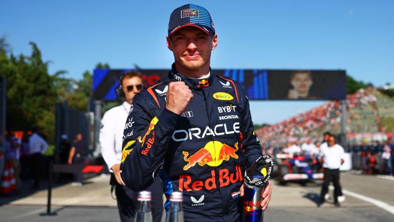 max verstappen în combinezon red bull