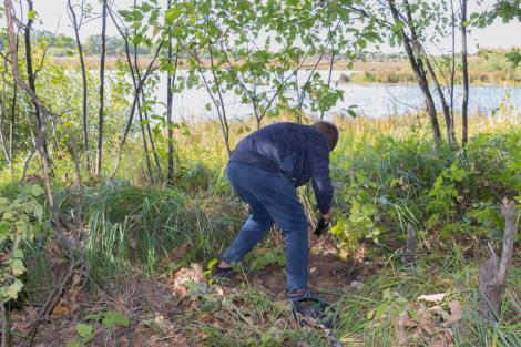 O femeie se afla la o plimbare la marginea orașului și a dat peste o comoară. Ce descoperire incredibilă a făcut