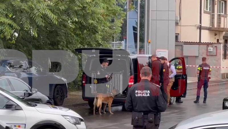 Panică acasă la Andreea Tonciu, după ce s-a găsit o grenadă legată de clanța porții. Polițiștii au blocat strada - VIDEO