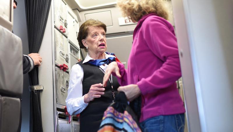 A murit cea mai longevivă stewardesă din lume. Bette Nash avea 16 ani când a urcat în primul avion. Imagini din tinerețe