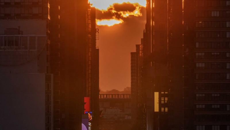 Fenomen rar şi spectaculos pe cer. Ce este „Manhattanhenge” și unde s-a văzut. Imagini inedite