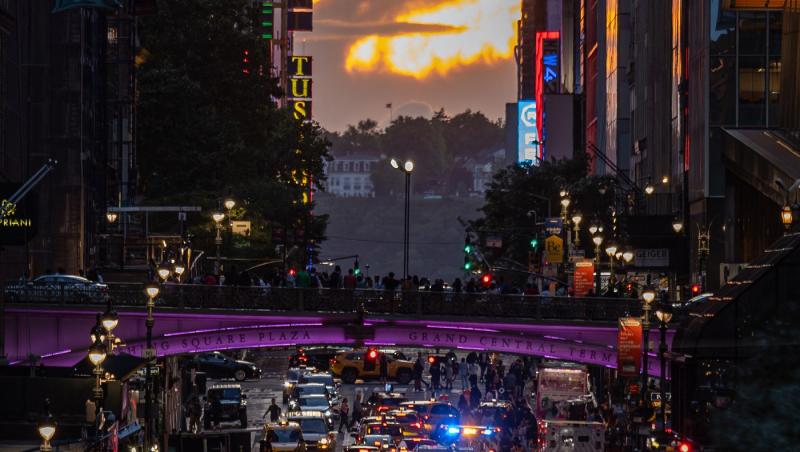 Fenomen rar şi spectaculos pe cer. Ce este „Manhattanhenge” și unde s-a văzut. Imagini inedite