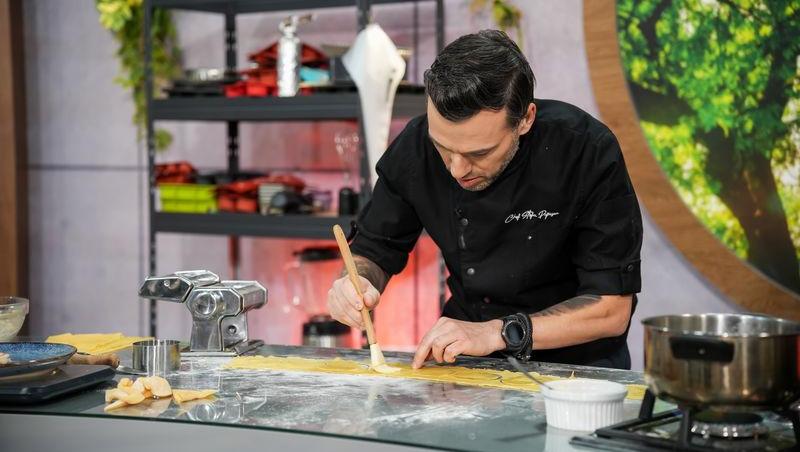 Rețeta de ciorbă de miel a lui Chef Ștefan Popescu: „Va fi mult mai gustoasă așa” De ce alege să pună sarea la început