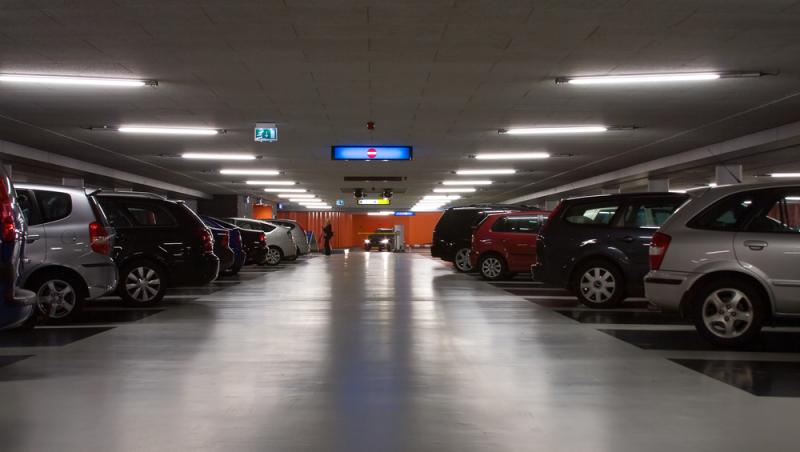 Un loc de parcare se vinde cu 500.000 de euro. Agenții imobiliari consideră că „prețul nu este rău”