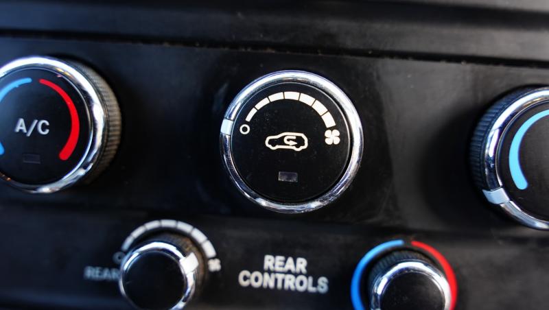 Cum se folosește de fapt butonul de recirculare a aerului conditionat la mașină!