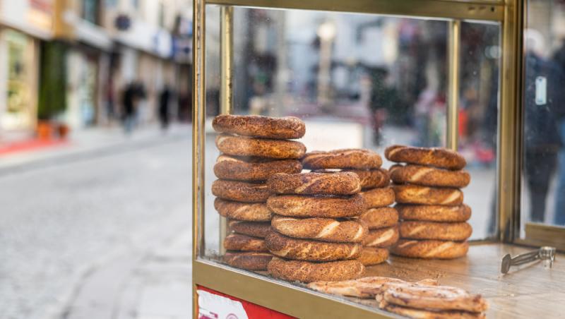 „Hoție pe față” Cât a plătit un turist român pentru un kebap în Marele Bazar din Istanbul. Cum au reacționat internauții