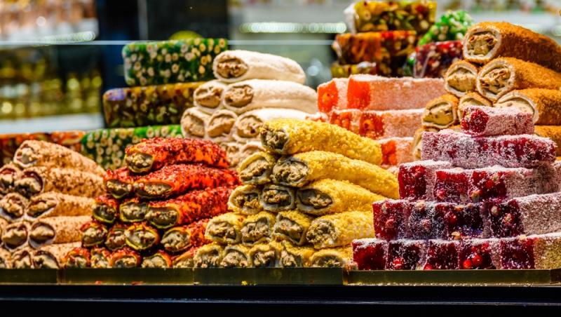 „Hoție pe față” Cât a plătit un turist român pentru un kebap în Marele Bazar din Istanbul. Cum au reacționat internauții