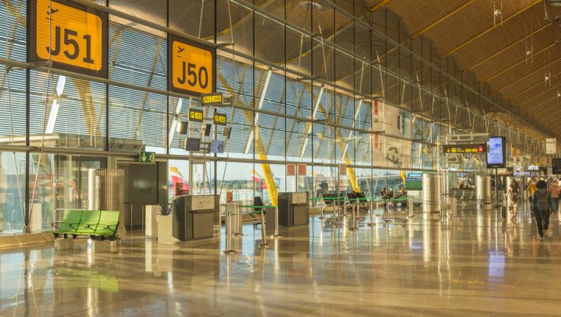 Călătorii s-au speriat când au văzut ce transporta o femeie într-o pungă din plastic. Cazul a cutremurat un aeroport întreg