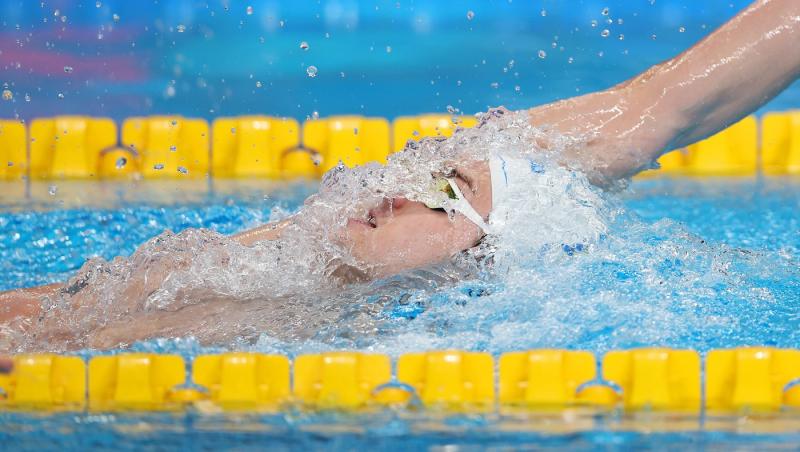 Denis Popescu înoată azi în semifinale la 50 m spate