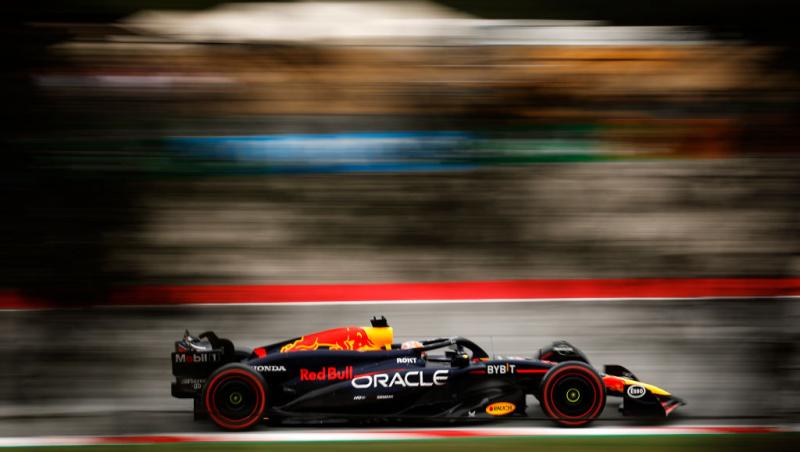 Urmărește acum cursa Formula 1™ pentru Marele Premiu al Spaniei. Bătălia pentru victorie este LIVE pe Antena 1 și în AntenaPLAY
