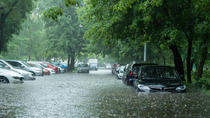 România, împărțită în două de avertizările cod galben. Unde sunt așteptate furtuni și ce zone sunt afectate de caniculă