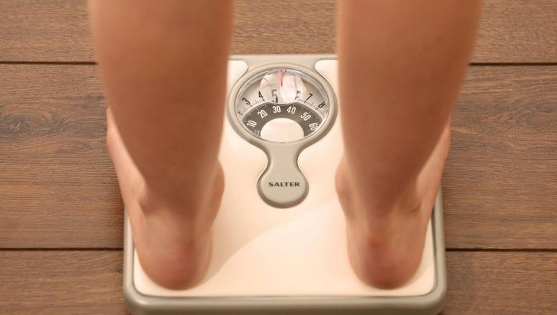 O tânără a pierdut 30 de kilograme în doar patru luni, iar transformarea sa este uluitoare. Ce a schimbat la rutina de dimineață