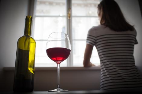 Femeia care se îmbată fără să consume alcool. Cum e posibil. Ce au spus medicii când a ajuns la spital