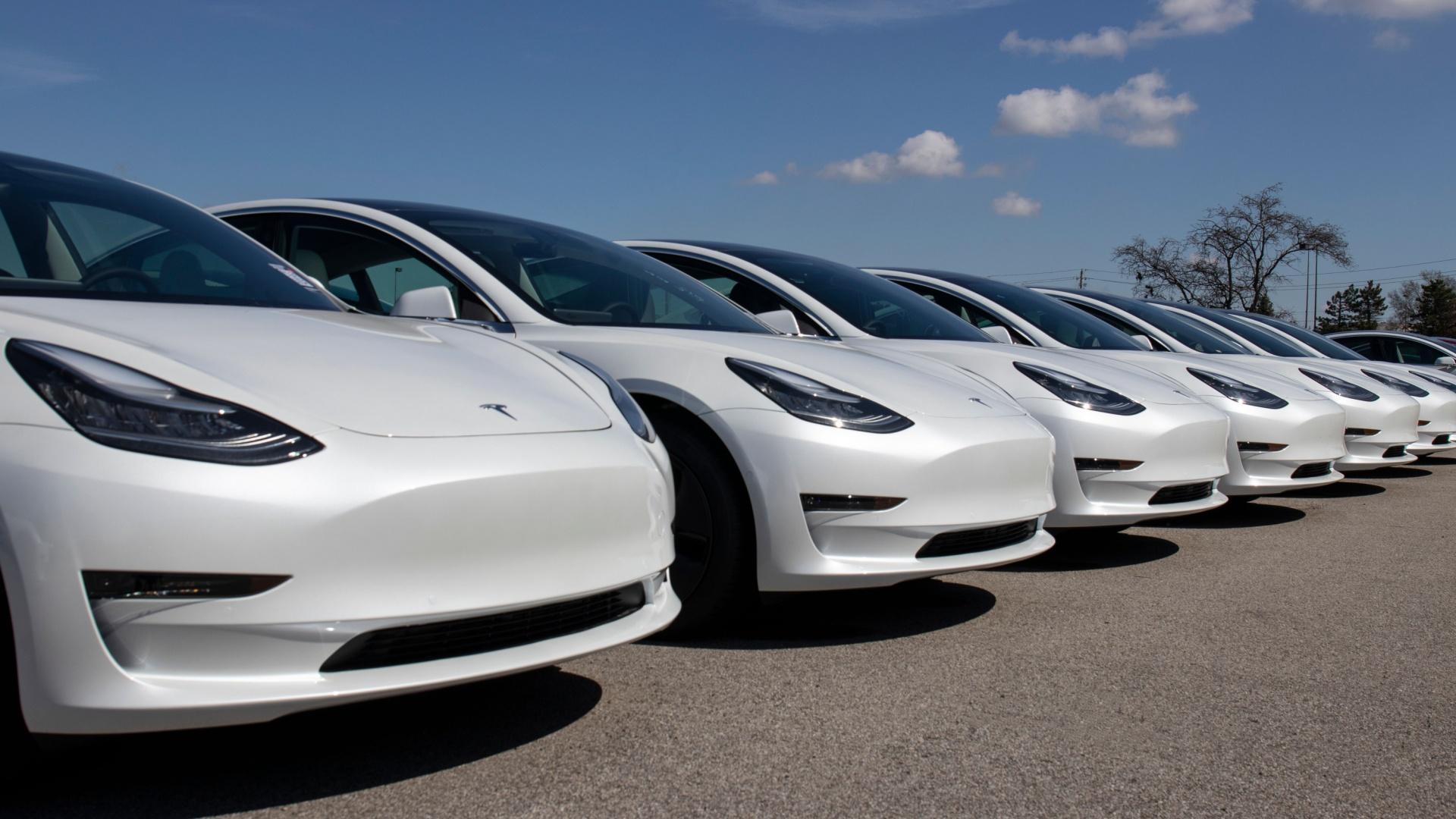 Peste 125 000 de Tesla sunt rechemate în service. Ce defecțiuni au modelele vizate