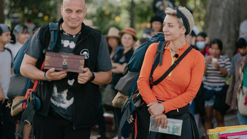 Micuța cântăreață din imagini și-a urmat visul și este acum o artistă celebră din România. Îți dai seama cine e?