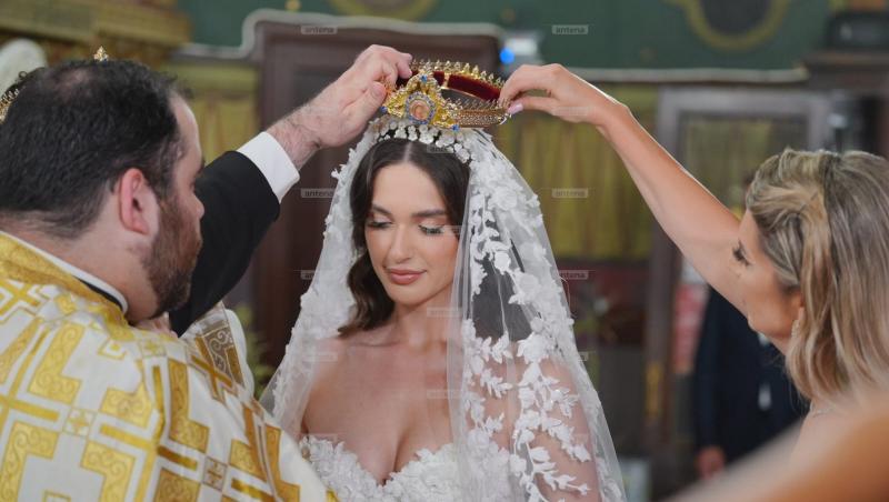 Cum arată rochia de mireasă purtată de Elena Tănase la ceremonia religioasă. Ianis Hagi, chipeș într-un costum elegant