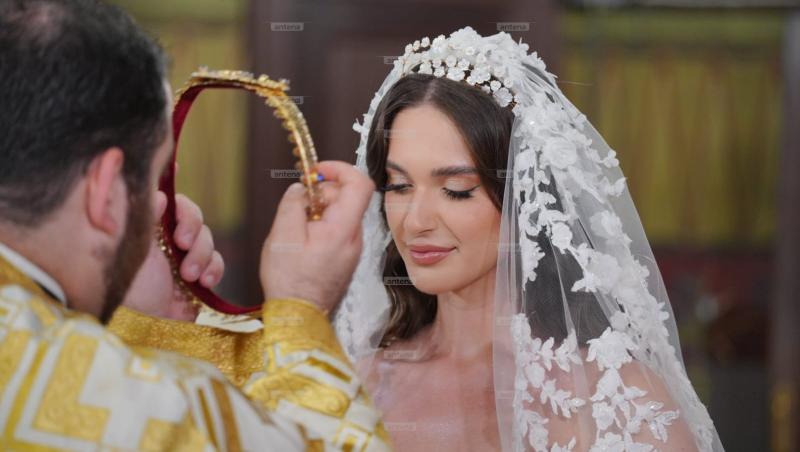 Cum arată rochia de mireasă purtată de Elena Tănase la ceremonia religioasă. Ianis Hagi, chipeș într-un costum elegant