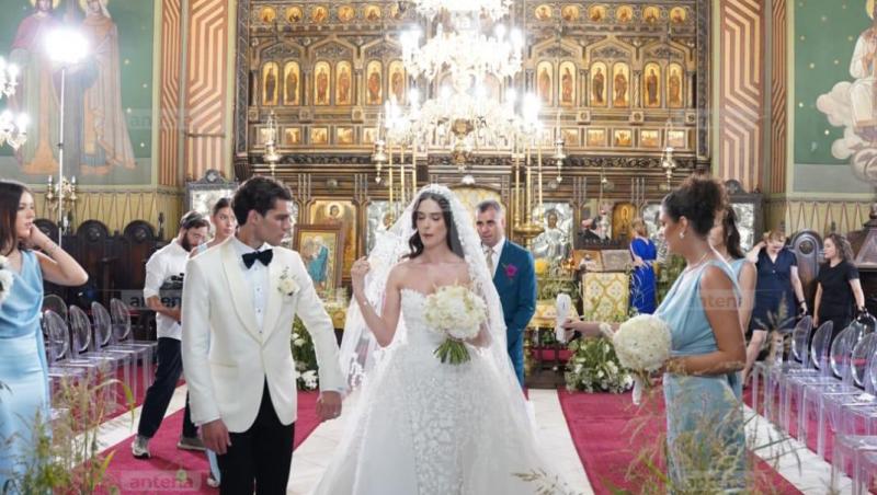 Cum arată rochia de mireasă purtată de Elena Tănase la ceremonia religioasă. Ianis Hagi, chipeș într-un costum elegant