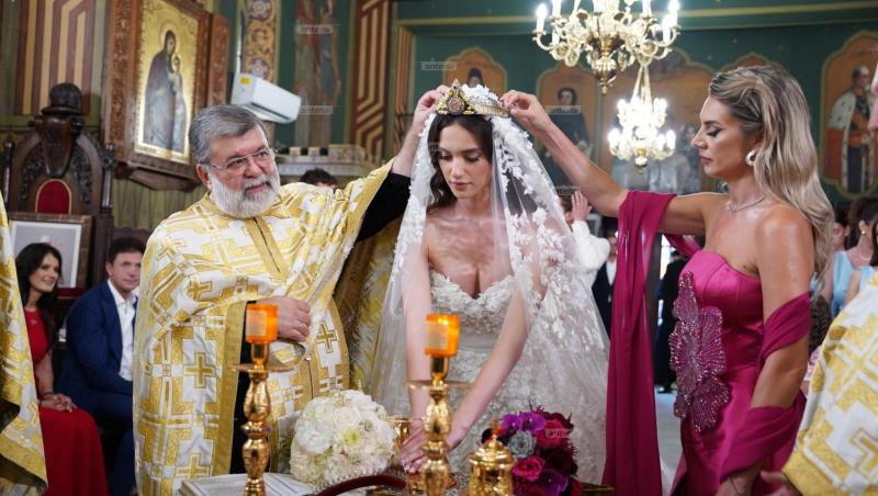 Cum arată rochia de mireasă purtată de Elena Tănase la ceremonia religioasă. Ianis Hagi, chipeș într-un costum elegant