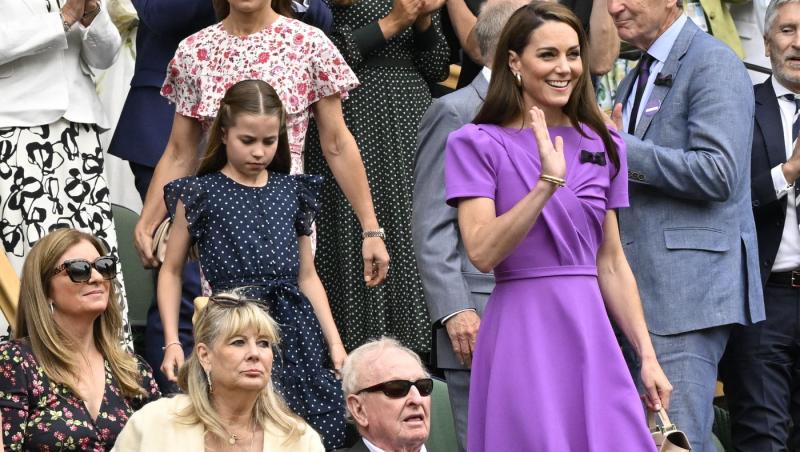 Kate Middleton, Prințesa de Wales, a fost întâmpinată cu aplauze puternice când a intrat astăzi în Royal Box la Wimbledon