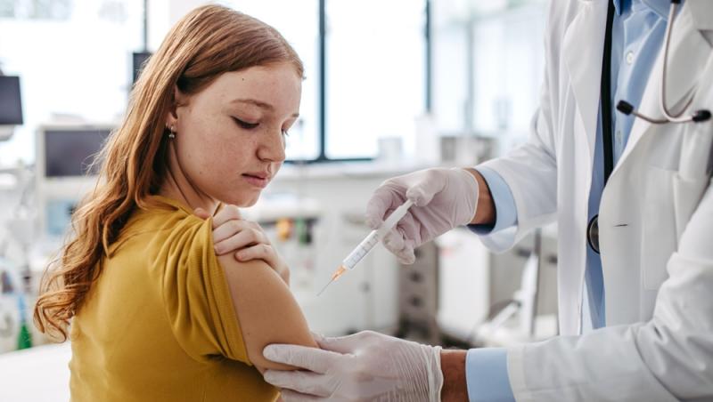 Vaccinurile pe care să le faci dacă pleci în vacanță. Pentru ce să te imunizezi, în funcție de zona în care călătorești