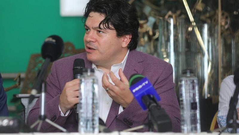 Cine este românul care dirijează concertul de deschidere a Jocurilor Olimpice de la Paris. Povestea lui Cristian Măcelaru