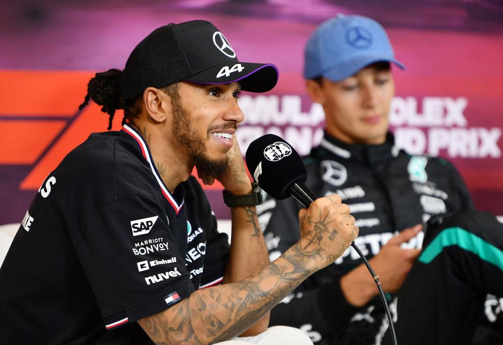 lewis hamilton și george russell la conferința de presă de la spa