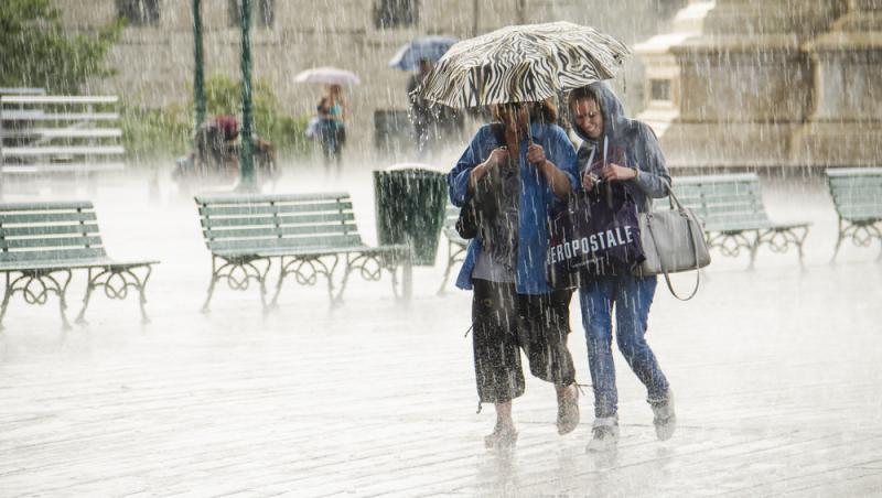 Furtunile au făcut prăpăd în mai multe zone din România. Imagini cu dezastru lăsat în urma ploilor și vijeliilor