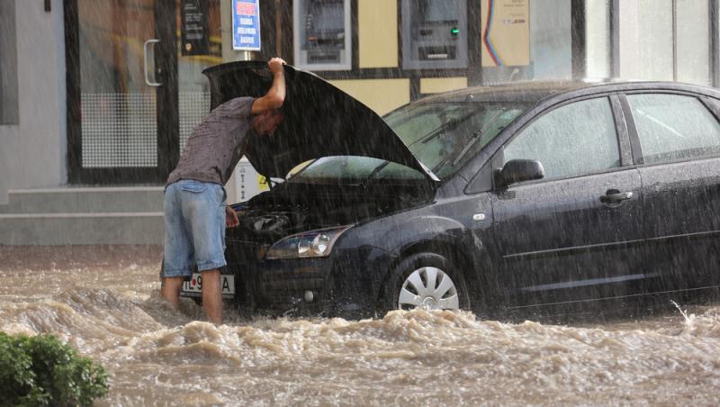 Furtunile au făcut prăpăd în mai multe zone din România. Imagini cu dezastru lăsat în urma ploilor și vijeliilor