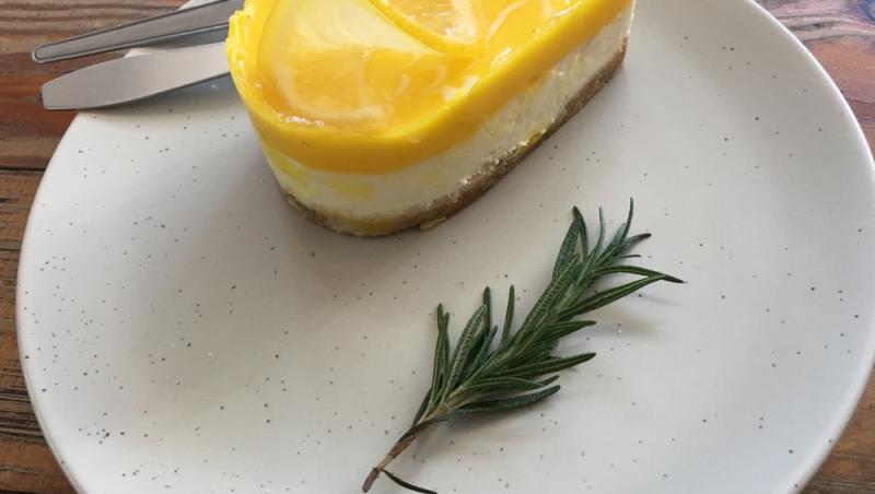 Rețetă de cheesecake cu lămâie fără coacere. Un desert rapid și cu foarte puține ingrediente