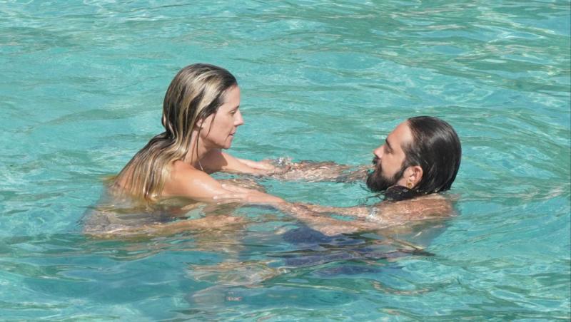 Heidi Klum a renunțat la sutien și și-a făcut de cap în valuri cu soțul tinerel | FOTO. Imaginile fierbinți, surprinse pe plajă