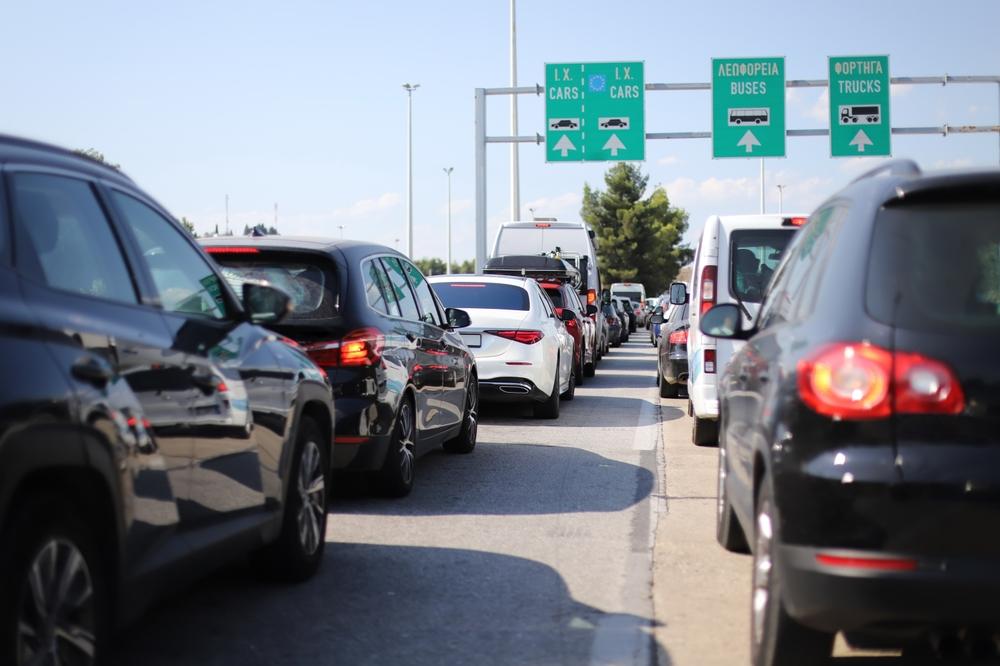 C&acirc;ți bani a economisit un roman care a mers cu mașina electrică &icirc;n Grecia. Experiența lui a st&acirc;rnit o mulțime de reacții