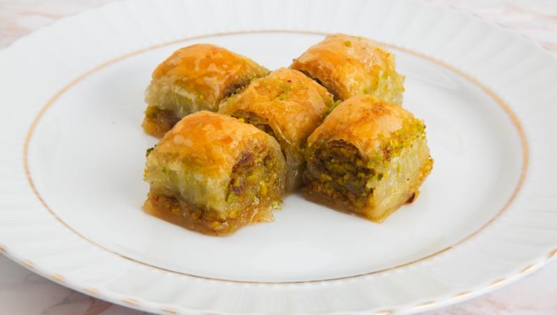 Rețetă de baclava autentică. Ingredientele se măsoară în coajă de ou