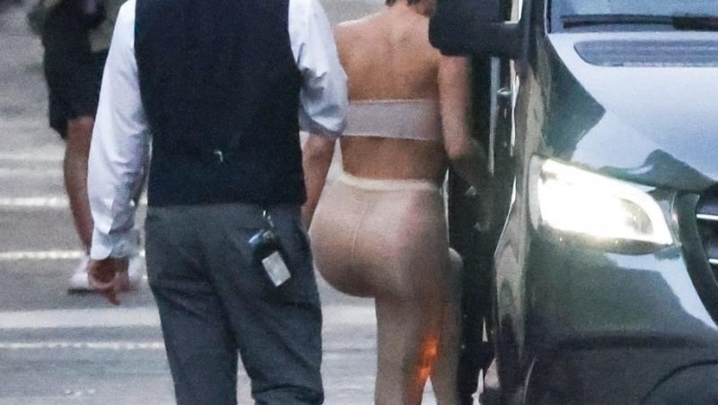 Bianca Censori, apariție rară alături de mama și surorile ei pe străzile din Los Angeles. Ce ținută a purtat soția lui Kanye West