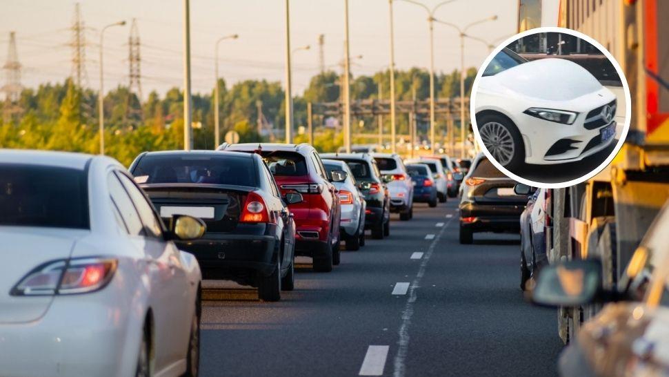 colaj mașini în trafic și mercedes cu o bulă pe capotă