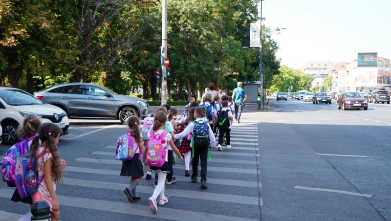 Hrană sănătoasă în școli pentru circa 2 milioane de copii. Ce alimente promite Statul că le va asigura elevilor