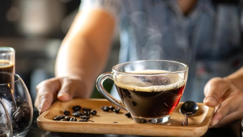 De ce nu este bine să bei cafea înainte de a pleca la cumpărături. Specialiștii trag un semnal de alarmă