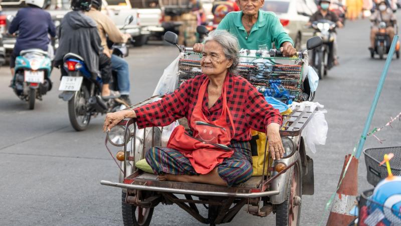 Fotoreportaj Asia Express - Drumul Zeilor, episodul 7. Reacțiile localnicilor, în exclusivitate, atunci când văd echipa de filmare