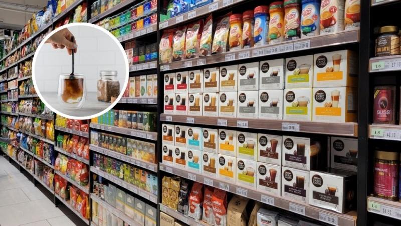 colaj raft cu diferite sortimente de cafea în supermarket, mână care amestecă cafea instant cu apă într-un pahar