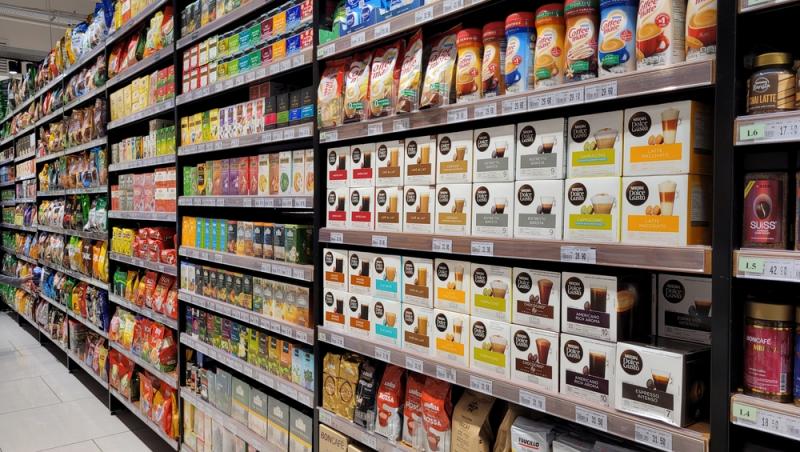 Ce conțin, de fapt, plicurile 3 în 1 de cafea. Mulți români le consumă, însă nu citesc întotdeauna eticheta