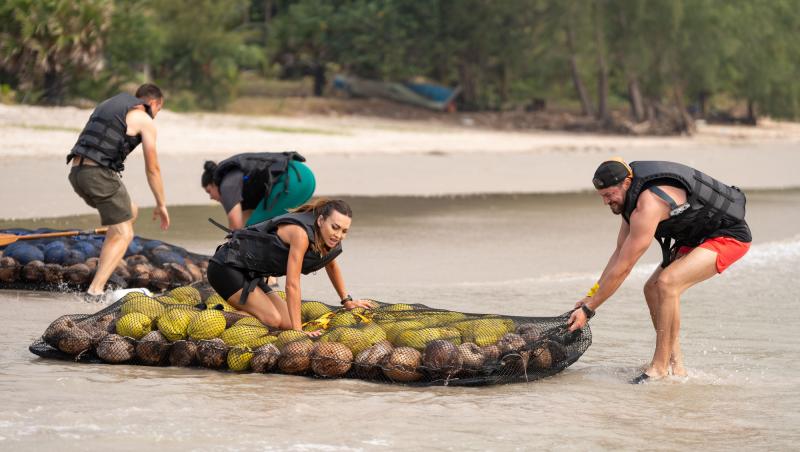 Asia Express, sezonul 7. Ce echipă a câștigat amuleta după jocul cu pluta din nuci de cocos. „Mi-a explodat inima de bucurie”