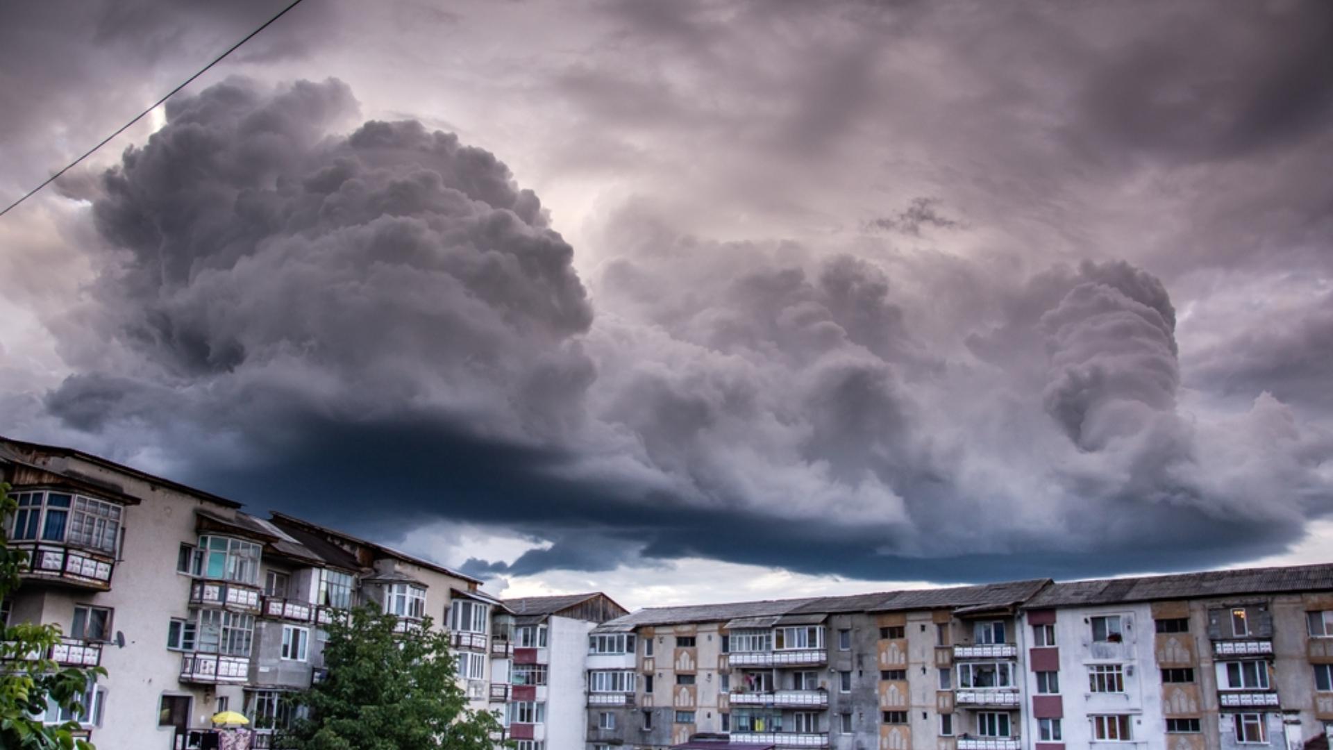 După ciclonul Boris, meteorologii anunță că în România va ajunge furtuna Ashley. Temperaturile vor scădea brusc