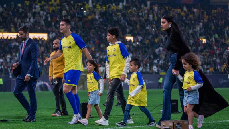 Copiii lui Cristiano Ronaldo au fost refuzați de conducerea unei prestigioase unități de învățământ. Care a fost motivul